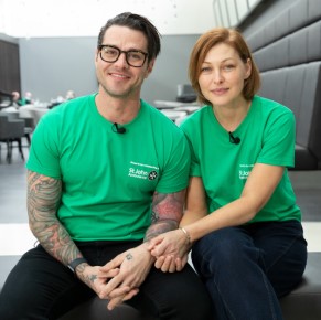 Celeb vaccinators Matt and Emma Willis